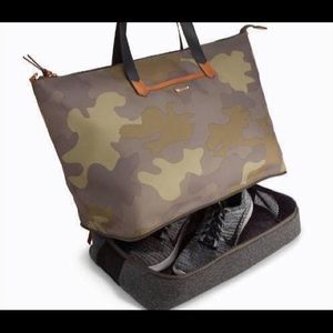 NEW IN PACKAGING - Stella & Dot Camo Crush it Bag